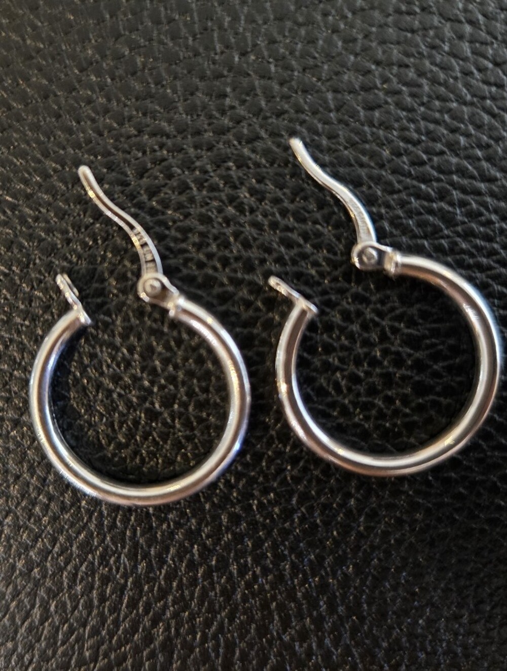NWOT Sterling Silver Hoop Earrings Hinge Closure 18mm